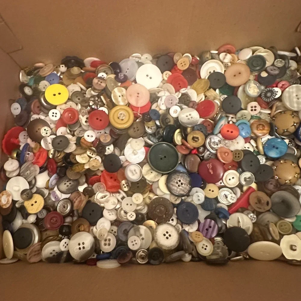 Bulk Lot 2lb 11oz Assorted Sewing Buttons Vintage Modern Mixed Colors Crafts DIY